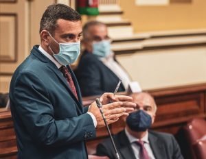 Lee más sobre el artículo Oswaldo Betancort pregunta cuándo suplirá Sanidad la falta de oncólogos en Lanzarote