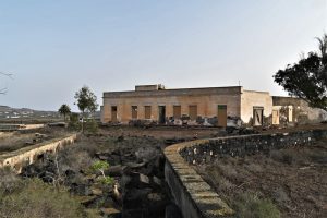 Lee más sobre el artículo El Ayuntamiento de San Bartolomé otorga licencia para la conservación  restauración, consolidación, acondicionamiento y cambio de uso de la Casa Carrasco