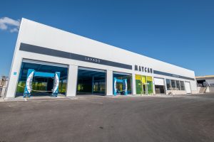 Lee más sobre el artículo El Ayuntamiento de San Bartolomé aplaude el cambio estético de cada vez más fachadas en la Zona Industrial y Comercial de Playa Honda