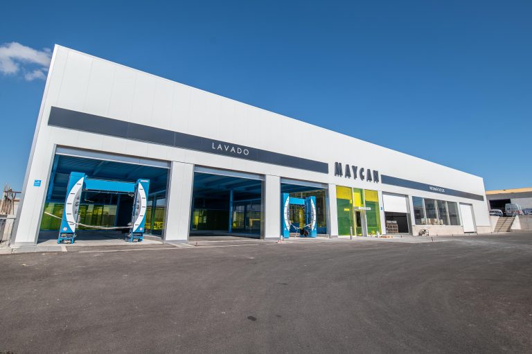 Lee más sobre el artículo El Ayuntamiento de San Bartolomé aplaude el cambio estético de cada vez más fachadas en la Zona Industrial y Comercial de Playa Honda
