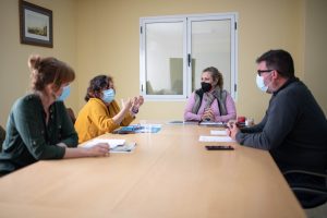 Lee más sobre el artículo El alcalde de San Bartolomé valora positivamente el seguimiento del trabajo de asesoramiento integral para mujeres que presta Mararía en el municipio y trabaja por la continuidad del servicio