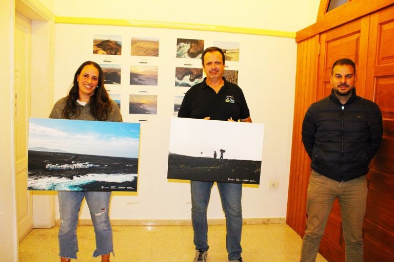 Lee más sobre el artículo Inaugurada la exposición del Concurso de Fotografía “Descubre Tinajo”