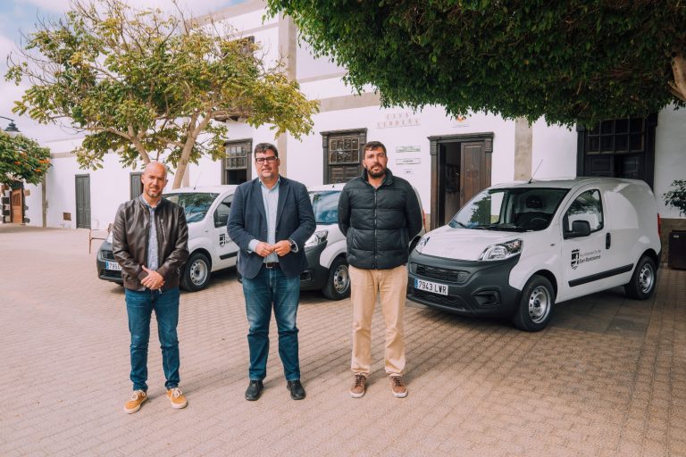 Lee más sobre el artículo El Ayuntamiento de San Bartolomé continúa  actualizando la flota de vehículos municipales