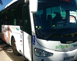 Lee más sobre el artículo San Bartolomé, junto al Área de Transportes del Cabildo, habilita un servicio especial de guaguas con motivo de las Fiestas Patronales