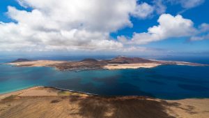 Lee más sobre el artículo Transición Ecológica encarga los estudios para el proyecto de descarbonización de La Graciosa