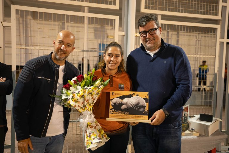 Lee más sobre el artículo San Bartolomé homenajea a la campeona del mundo de petanca Sara Díaz