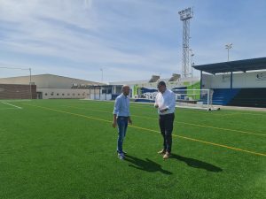 Lee más sobre el artículo El campo de fútbol de Playa Honda reabre sus puertas tras la renovación del césped
