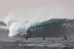 Lee más sobre el artículo Acción, espectáculo y emoción en el primer día del ‘Billabong Quemao Class’
