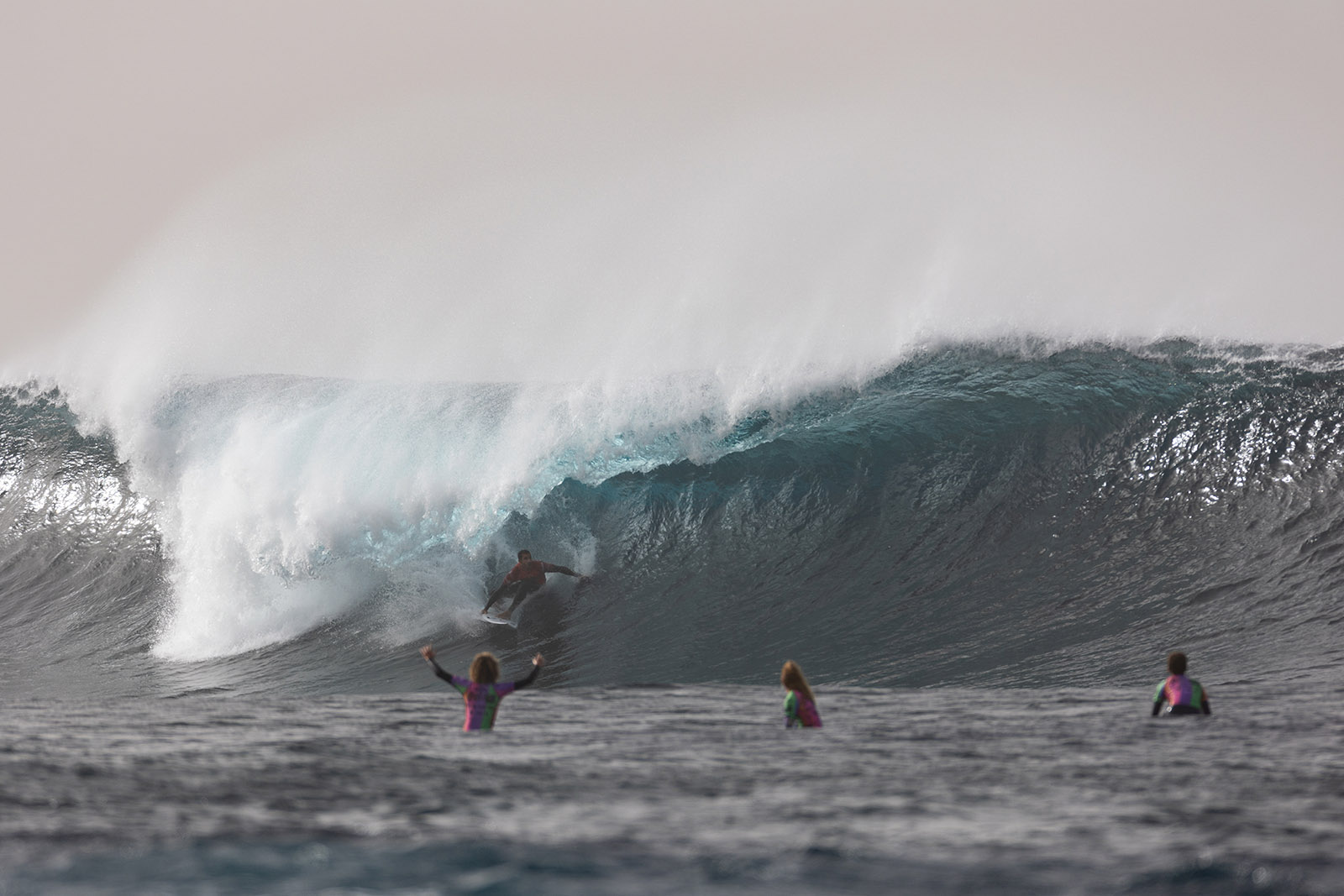 En este momento estás viendo Acción, espectáculo y emoción en el primer día del ‘Billabong Quemao Class’